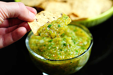 tomatillo-salsa-featuredb