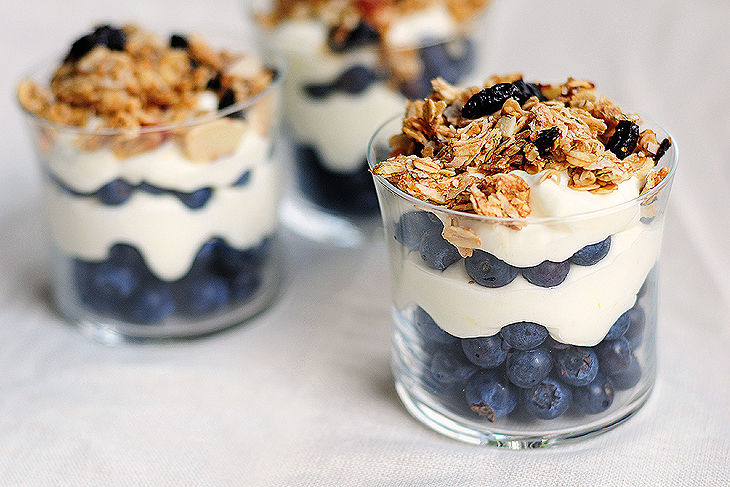 Lemon-Cream-Granola-Parfait-featuredb1