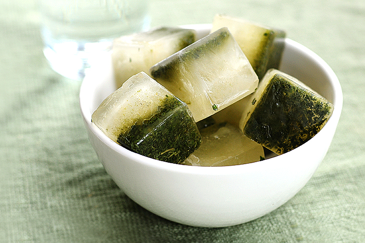lemon-mint-ice-cubes-featuredb