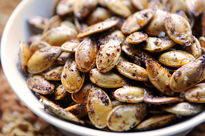 toasted-pumpkin-seeds-featuredb