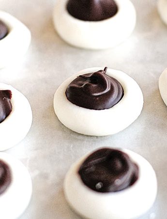 This simple recipe for homemade Chocolate Peppermints is made with only 4 ingredients and is the perfect little treat for holiday parties.