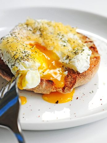 how to poach eggs