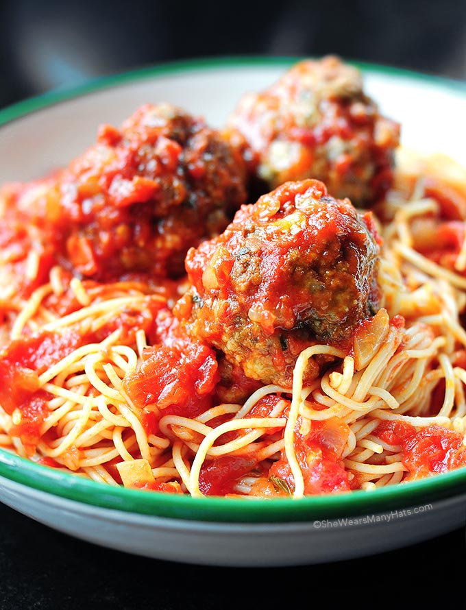 Cheap Dinner Recipes - Spaghetti and Meatballs| Homemade Recipes http://homemaderecipes.com/quick-easy-meals/cheap-dinner-recipes