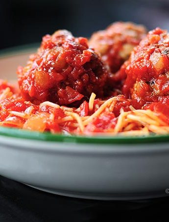 Classic Spaghetti and Meatballs Recipe | shewearsmanyhats.com