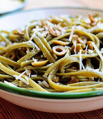 Spinach Pasta with Olives, Basil, Garlic and Lime