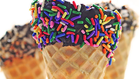 https://shewearsmanyhats.com/wp-content/uploads/2013/07/dipped-ice-cream-cones-8-480x270.jpg