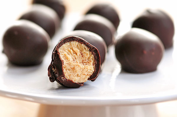 Chocolate Peanut Butter Balls Recipe | shewearsmanyhats.com