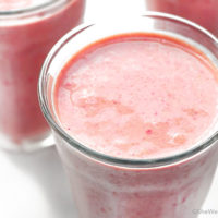 Strawberry Oatmeal Smoothie Recipe | shewearsmanyhats.com