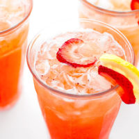 Easy Strawberry Lemonade Recipe | shewearsmanyhats.com