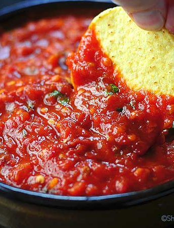 Spicy Roasted Tomato Chipotle Salsa Recipe | shewearsmanyhats.com