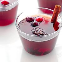 This Spiced Cranberry Hot Toddy Recipe is the perfect drink to enjoy at the end of a chilly day and will have your home smelling wonderful! | shewearsmanyhats.com