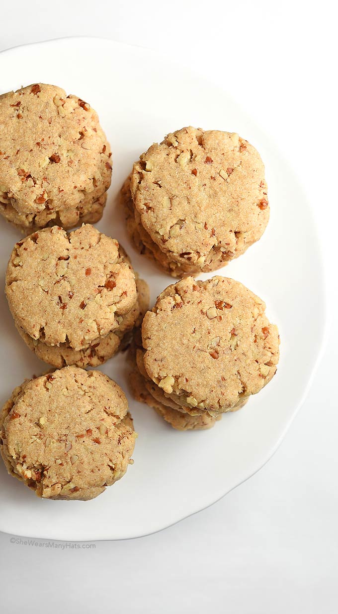 Crunchy, buttery and nutty goodness all mixed together in these Pecan Sandies to make a classic cookie favorite. shewearsmanyhats.com