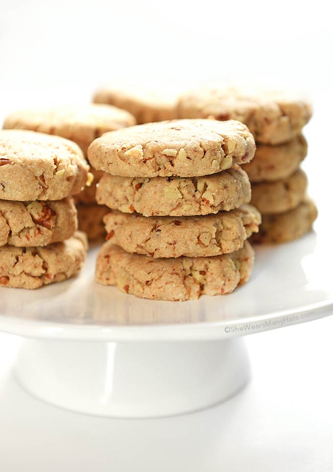 Crunchy, buttery and nutty goodness all mixed together in these Pecan Sandies to make a classic cookie favorite. shewearsmanyhats.com