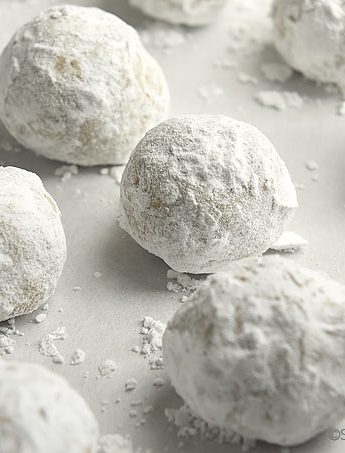 Pecan Snowball Cookies Recipe | shewearsmanyhats.com