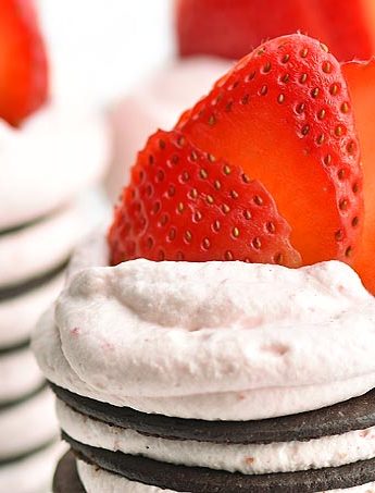 Mini Chocolate Strawberry No Bake Desserts