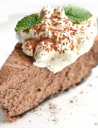 Irish Cream Chocolate Pie | shewearsmanyhats.com