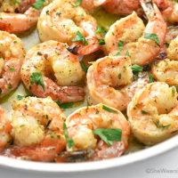 Easy baked garlic shrimp with parsley on top