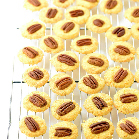 Homemade Cheese Crackers with Pecans Recipe
