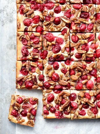 Nutty Oatmeal Cranberry Bars Recipe | shewearsmanyhats.com