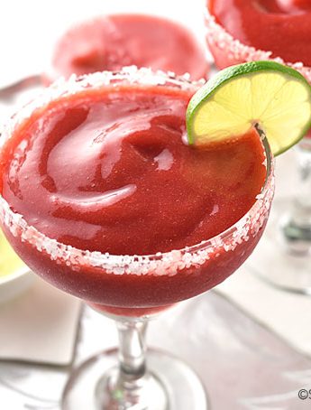 Easy Frozen Strawberry Margarita Recipe | shewearsmanyhats.com