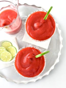 Easy Frozen Strawberry Margarita Recipe | shewearsmanyhats.com