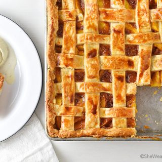 Easy Peach Slab Pie Recipe | shewearsmanyhats.com