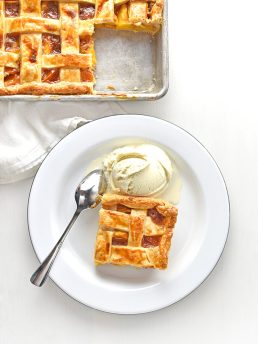 Easy Peach Slab Pie Recipe | shewearsmanyhats.com