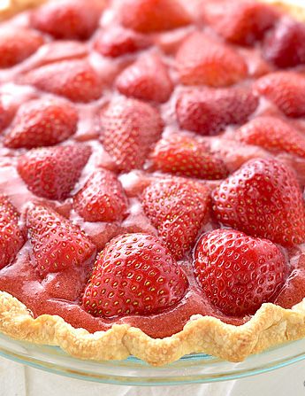 Fresh Strawberry Pie Recipe | shewearsmanyhats.com