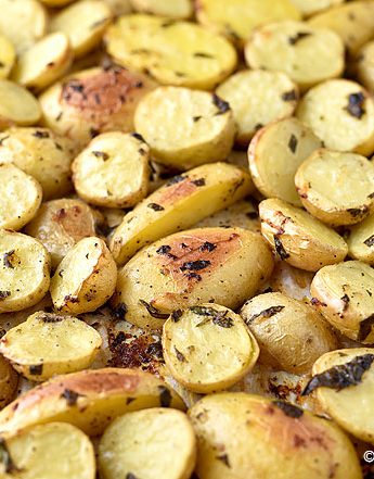 Lemon Garlic Parsley Roasted Potatoes Recipe | shewearsmanyhats.com