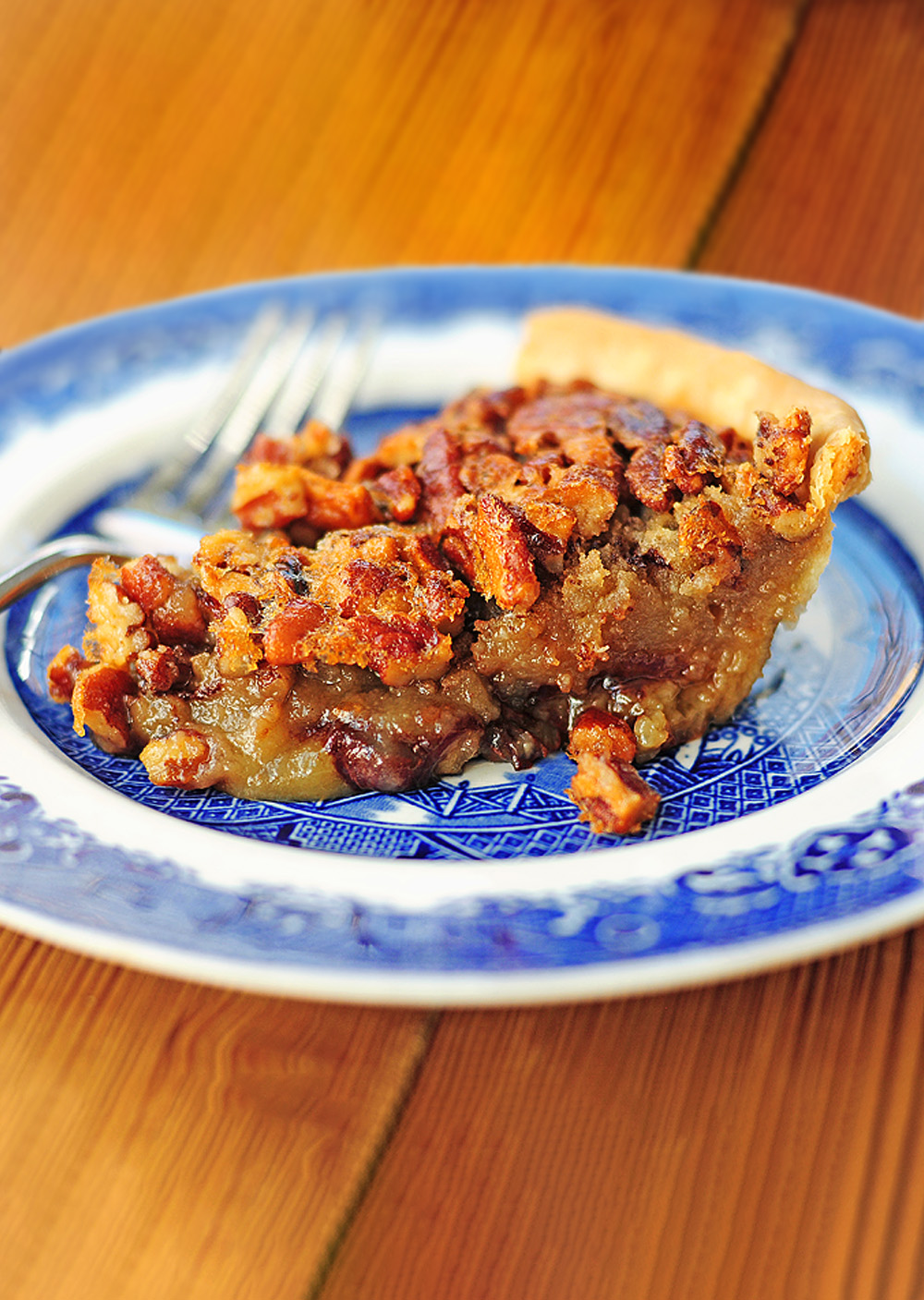 This Bourbon Pecan Pie is a must for your Thanksgiving Dinner. shewearsmanyhats.com